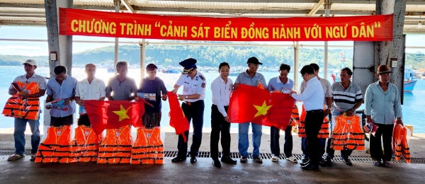 Hình ảnh cho bài viết Cảnh sát biển đồng hành cùng ngư dân Phú Yên